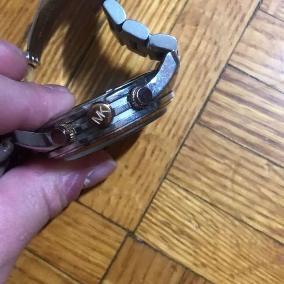 Big face ladies Michael Kors watch - Picture 6 of 6